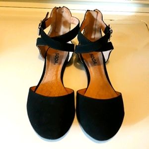 🖤🧡Soda Feminine Black Ankle Strap Flats Size 8